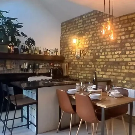 בית נופש Stylish With Loft Sleeps 4