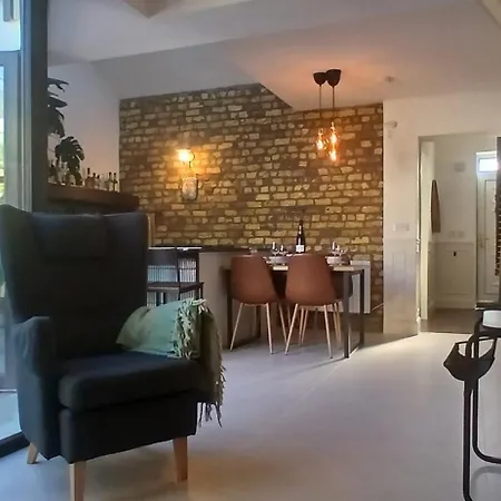 Stylish With Loft Sleeps 4