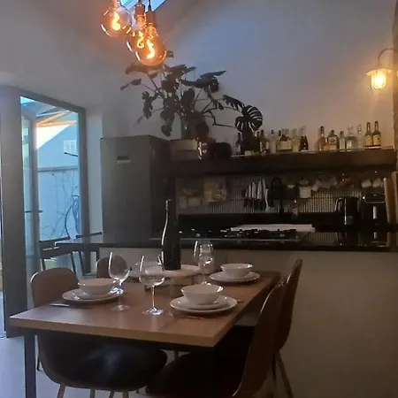 Stylish With Loft Sleeps 4 * Dublin