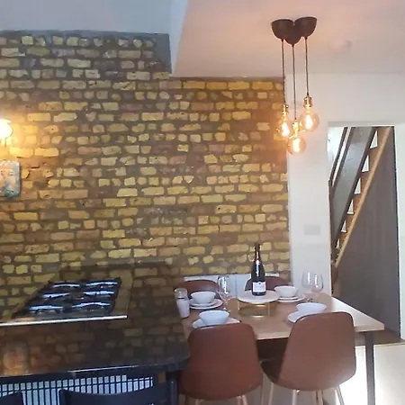 Stylish With Loft Sleeps 4 Dublin