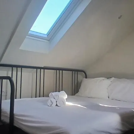 Ferienhaus Stylish With Loft Sleeps 4 Dublin