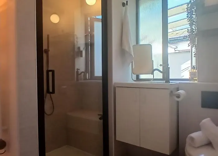 בית נופש Stylish With Loft Sleeps 4