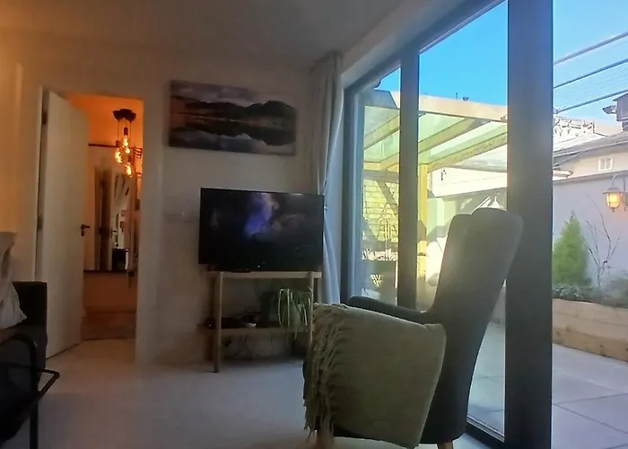 Stylish With Loft Sleeps 4 בית נופש דבלין