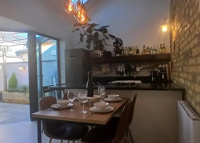 Stylish With Loft Sleeps 4 * Dublin
